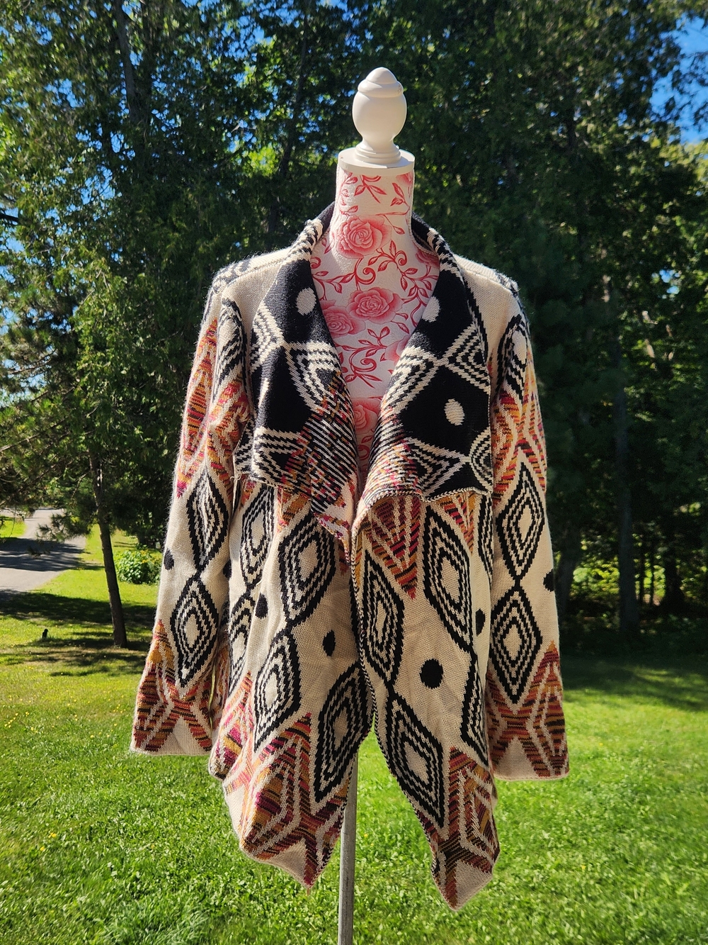 Open-Front Geometric Knit Cardigan in Black and Cream with Multicolor Accents